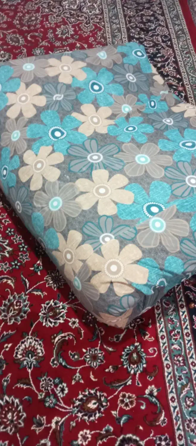 یک عدد لحاف کرسی|رختخواب، بالش، پتو|الیگودرز, |دیوار