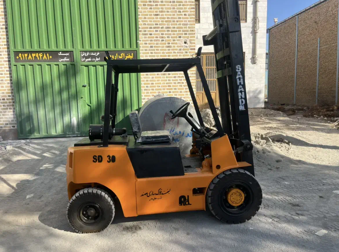 اجاره لیفتراک اروجی (سبک،سنگین)|ماشین‌آلات صنعتی|صفادشت, |دیوار