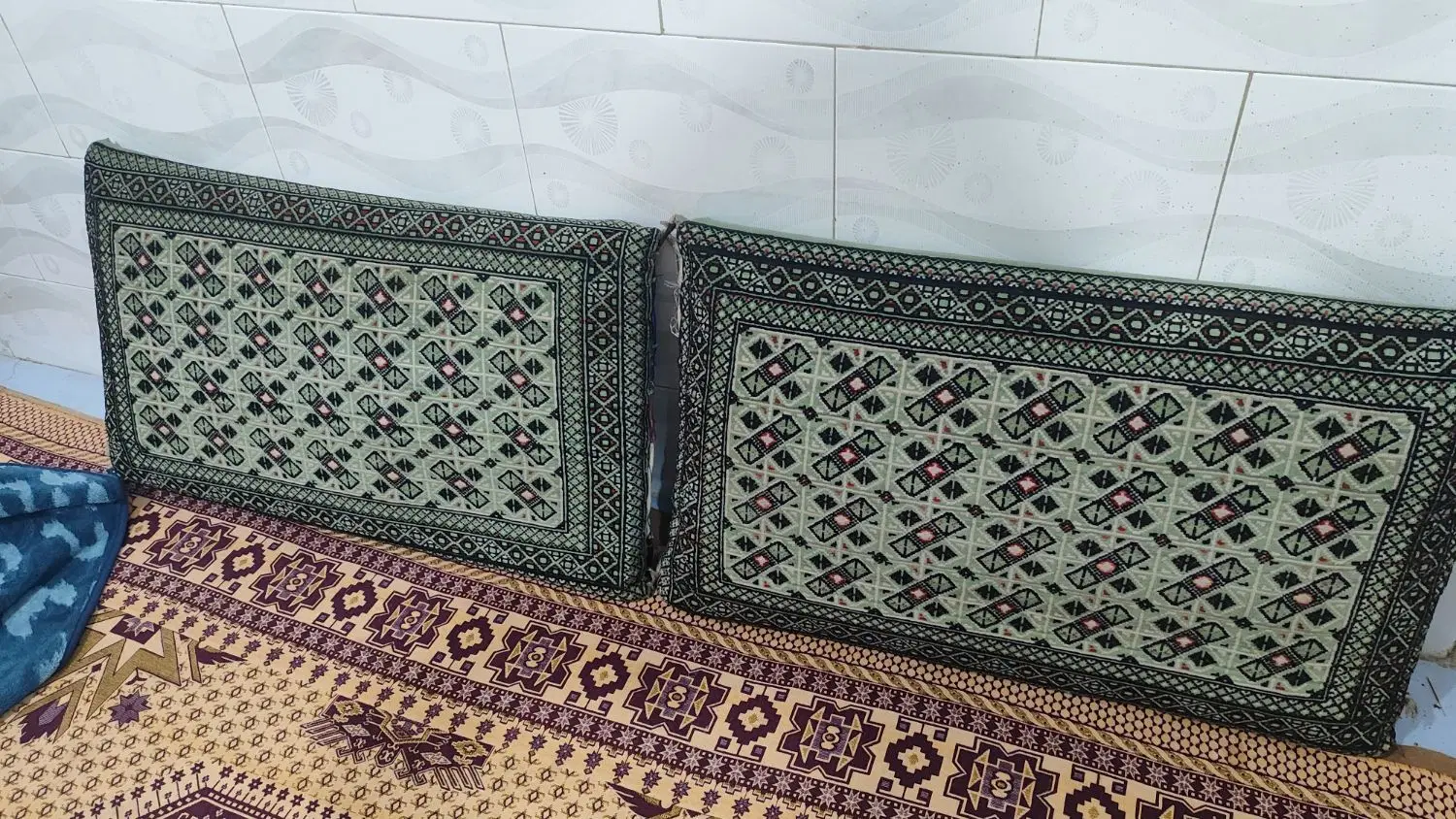 ۴ عدد پشتی|پشتی|بندر گناوه, |دیوار