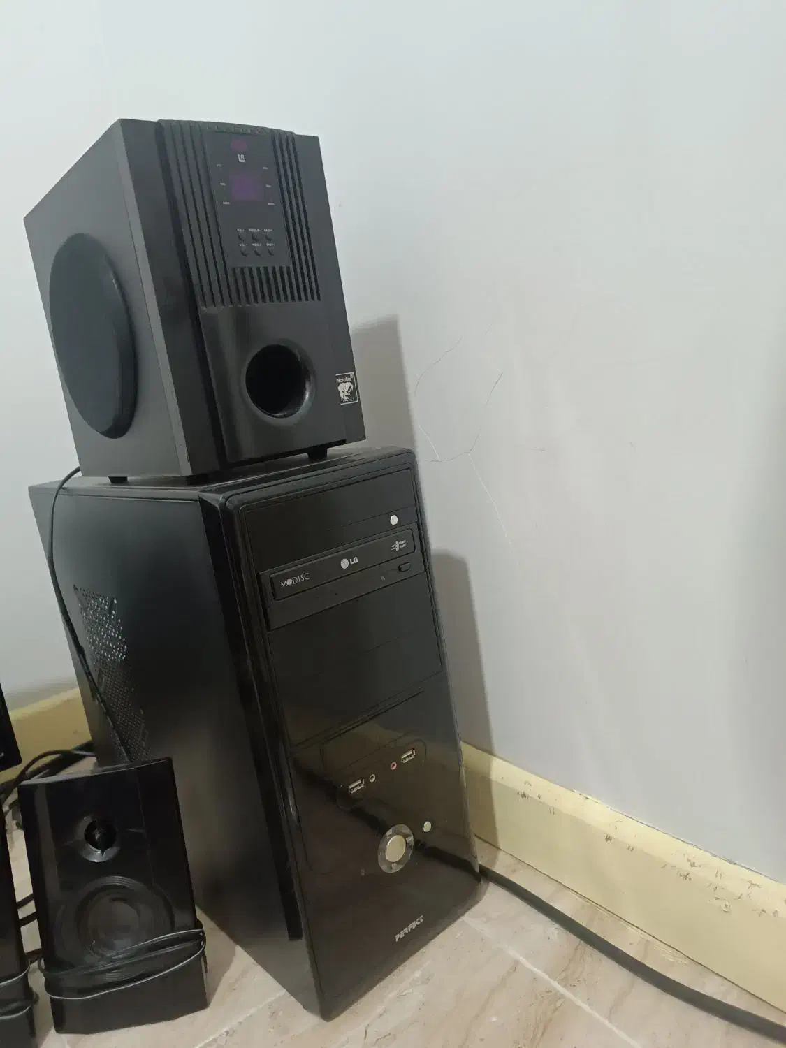 کامپیوتر|رایانه رومیزی|گنبد کاووس, |دیوار