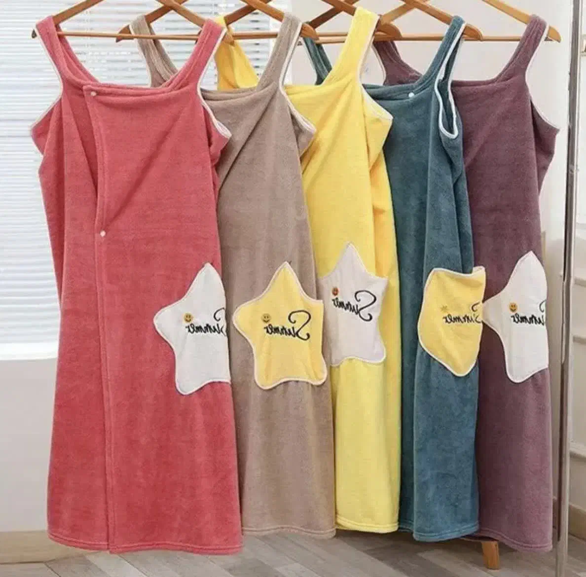 لباس|لباس|شاهین‌شهر, گزبرخوار|دیوار