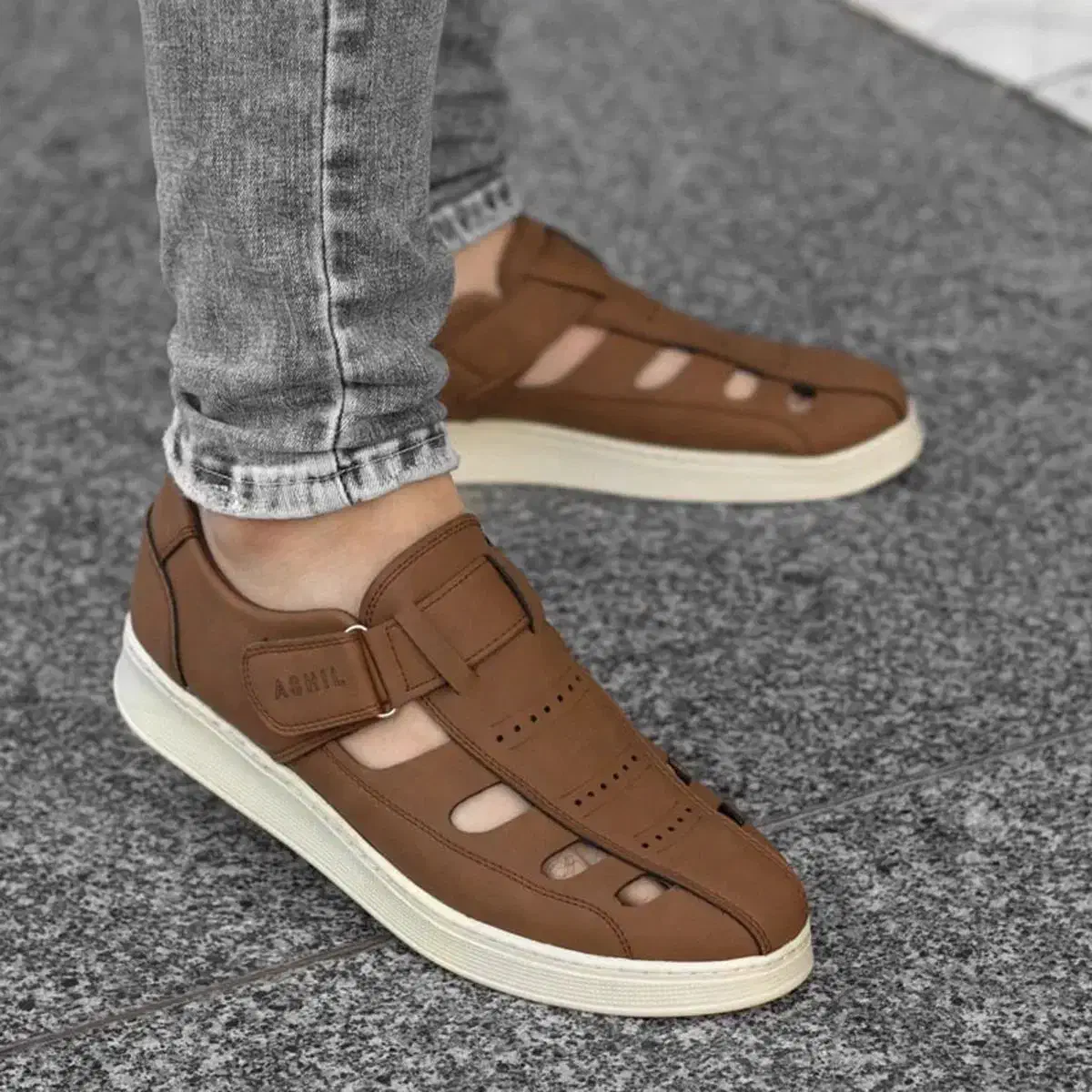 صندل|کیف، کفش، کمربند|رشت, پل تالشان|دیوار