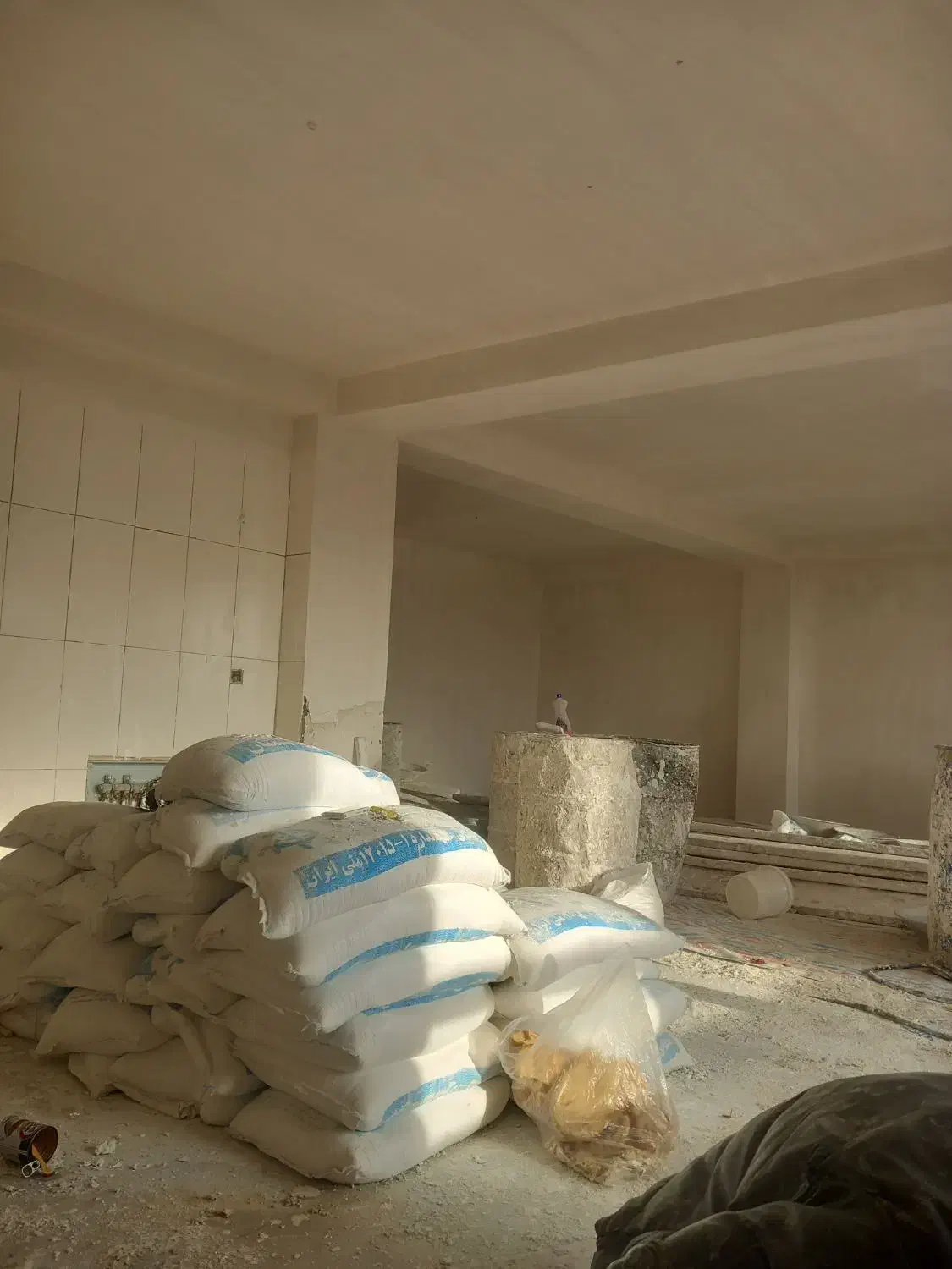 یک نفر کارگر گچکاری نیازدارم|استخدام معماری، عمران و ساختمانی|اردبیل, |دیوار