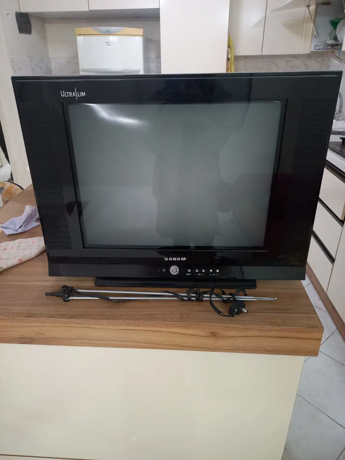 تلویزیون sanam|تلویزیون و پروژکتور|لاهیجان, شیشه گران|دیوار