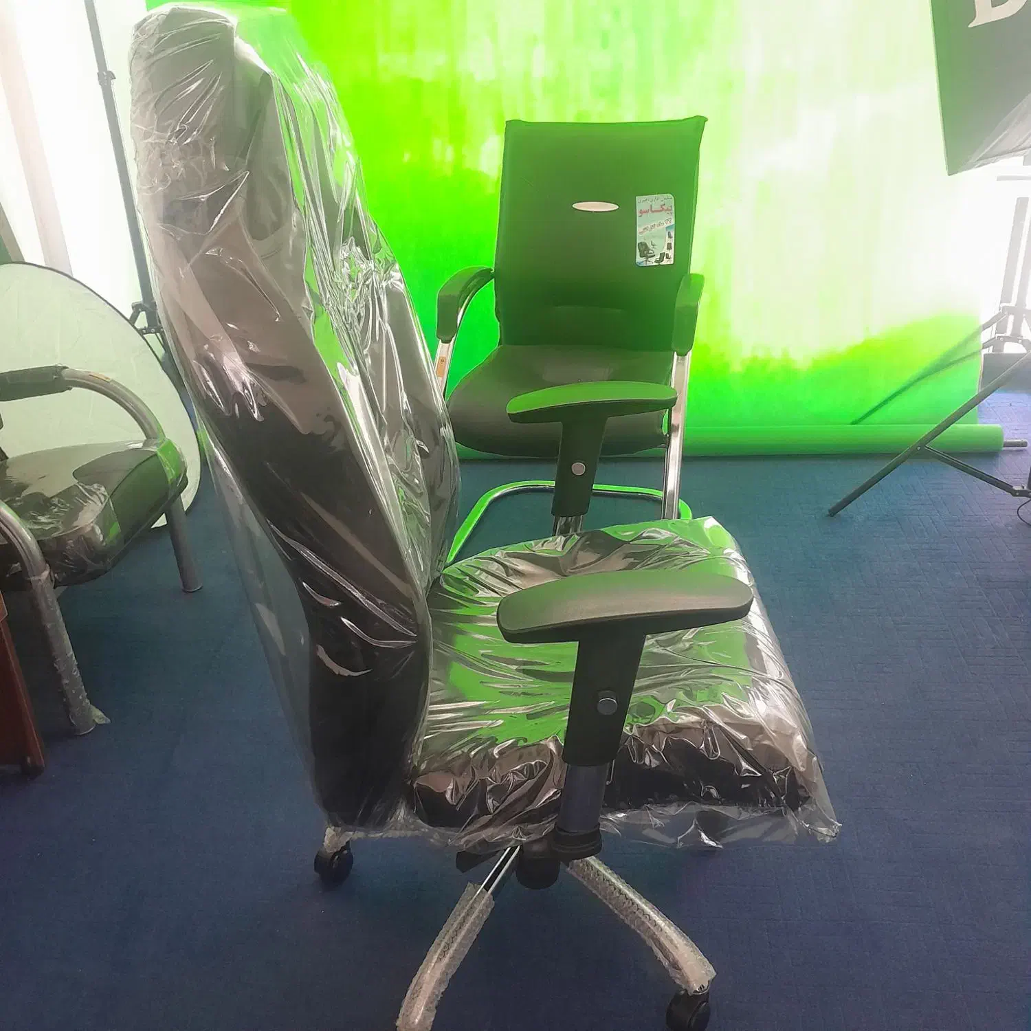 صندلی راحتی حرفه ای|دفتر کار|قیروکارزین, |دیوار