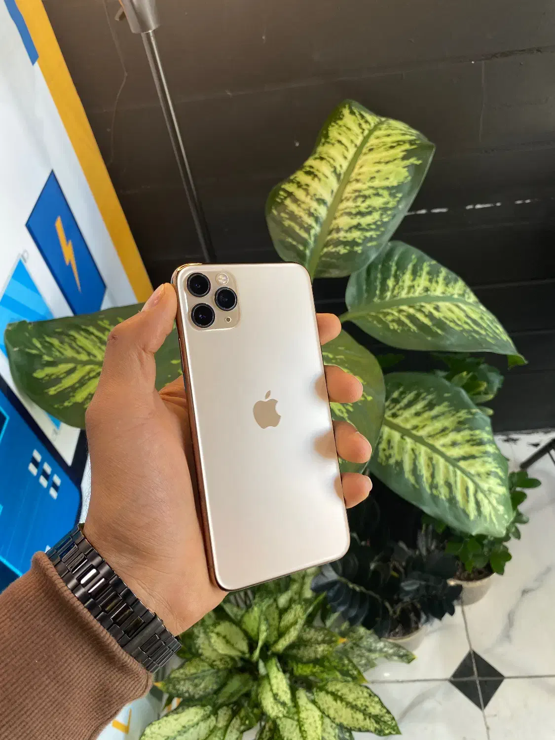 iphone 11 pro max 256 gig|موبایل|قم, علی آباد سعدگان|دیوار