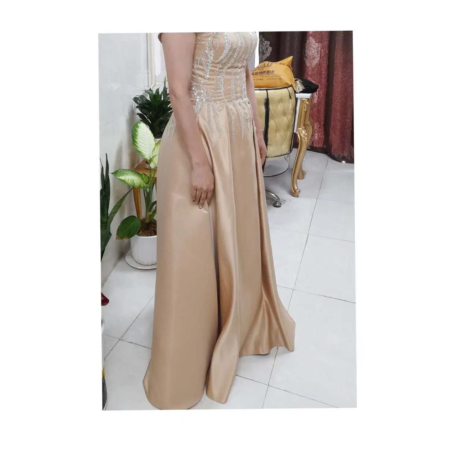 لباس مجلسی|لباس|رشت, توشیبا|دیوار