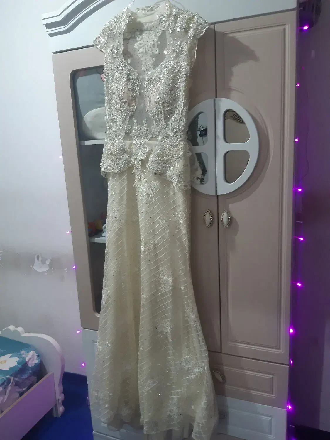 لباس|لباس|رباط‌کریم, نصیرشهر|دیوار