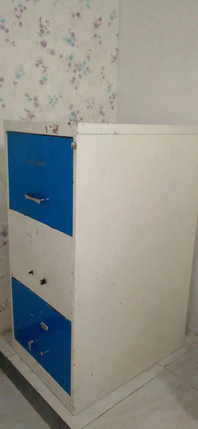 میز آرایش و دراور آهنی|جاکفشی، کمد، دراور|خرمشهر, |دیوار