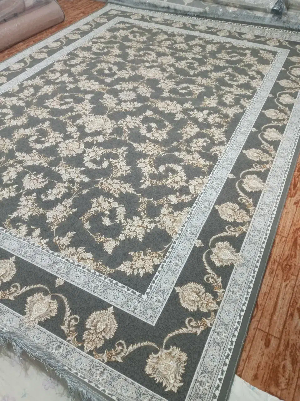 فرش۴متری۱۲۰۰شانه آکبند|فرش|قم, قلعه کامکار|دیوار