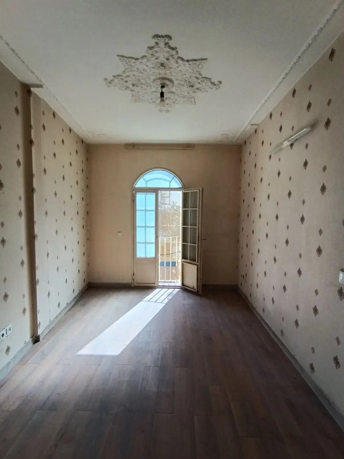 بر بوستان سعدی ۴۰متر طبقه اول|فروش آپارتمان|تهران, اسکندری|دیوار