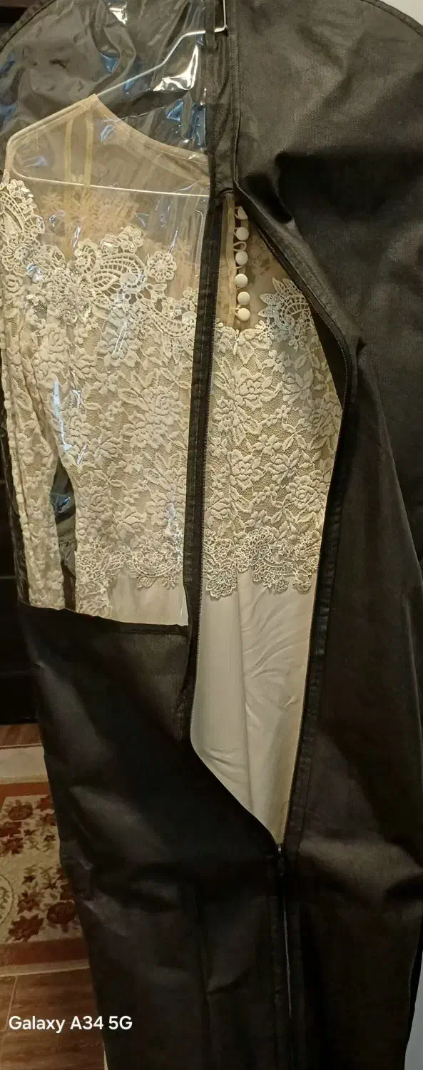 لباس مجلسی|لباس|رشت, توشیبا|دیوار