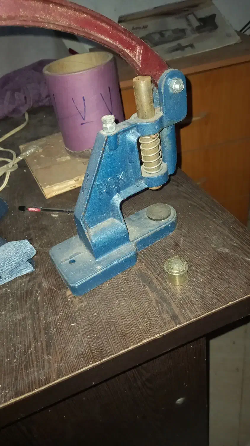 دکمه زن سالم|لوازم خیاطی و بافتنی|خشکبیجار, |دیوار