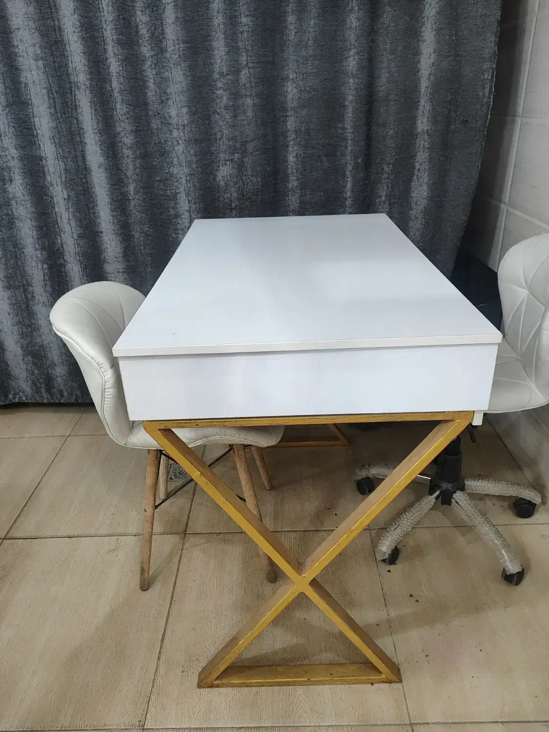 میز ناخن|آرایشگاه و سالن‌های زیبایی|لنگرود, |دیوار