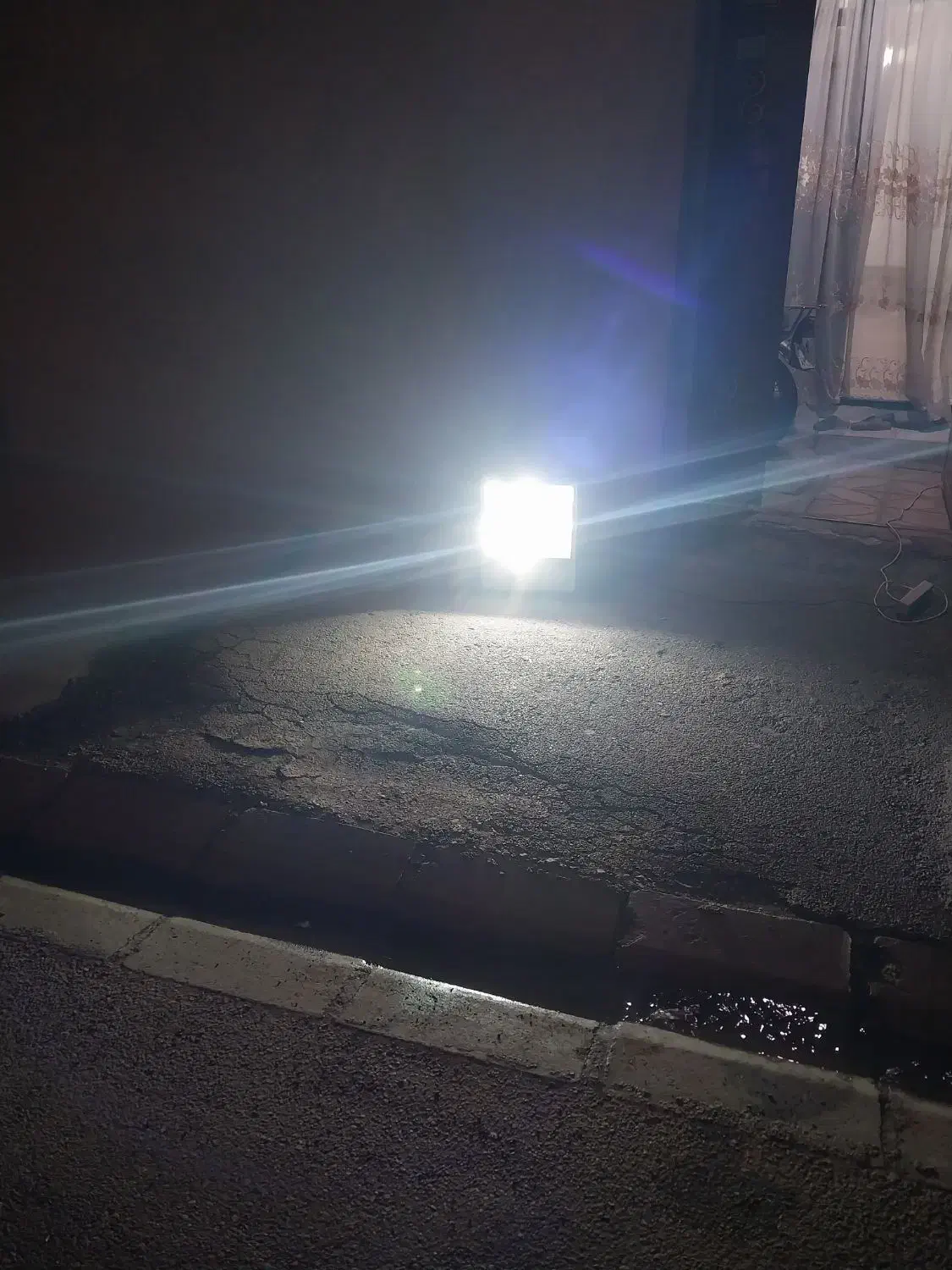 پروژکتور ۴۰۰ وات بزرگ|تلویزیون و پروژکتور|اقبالیه, |دیوار