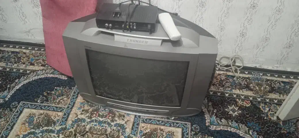 تلویزیون سالم ۲۱ اینچ سامسونگ دیجیتال وآنتن کنترل|تلویزیون و پروژکتور|سنندج, |دیوار