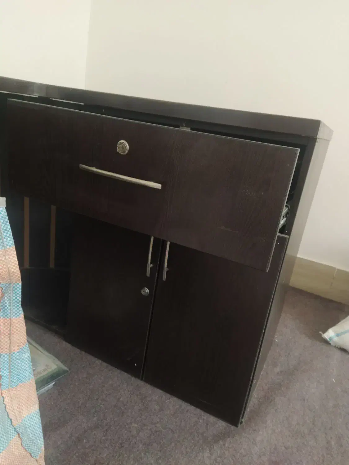 میز|میز تحریر و کامپیوتر|شیراز, میانرود|دیوار