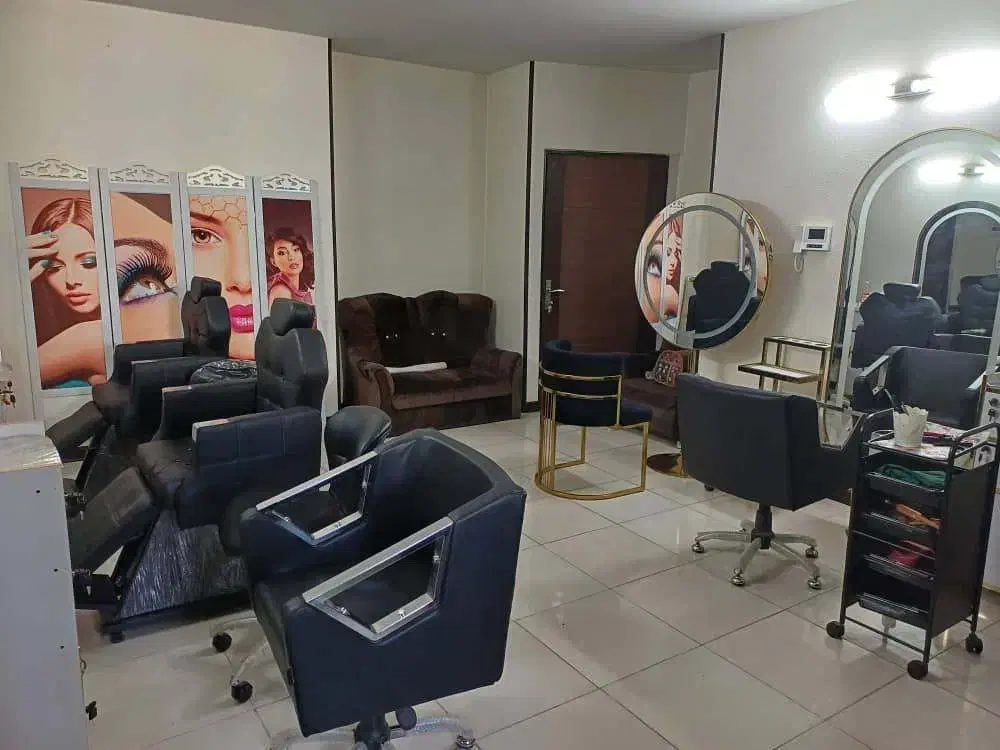 اجاره لاین  اتاق و نیاز به همکار جهت شراکت در سالن|خدمات آرایشگری و زیبایی|شاهین‌شهر, عطار|دیوار