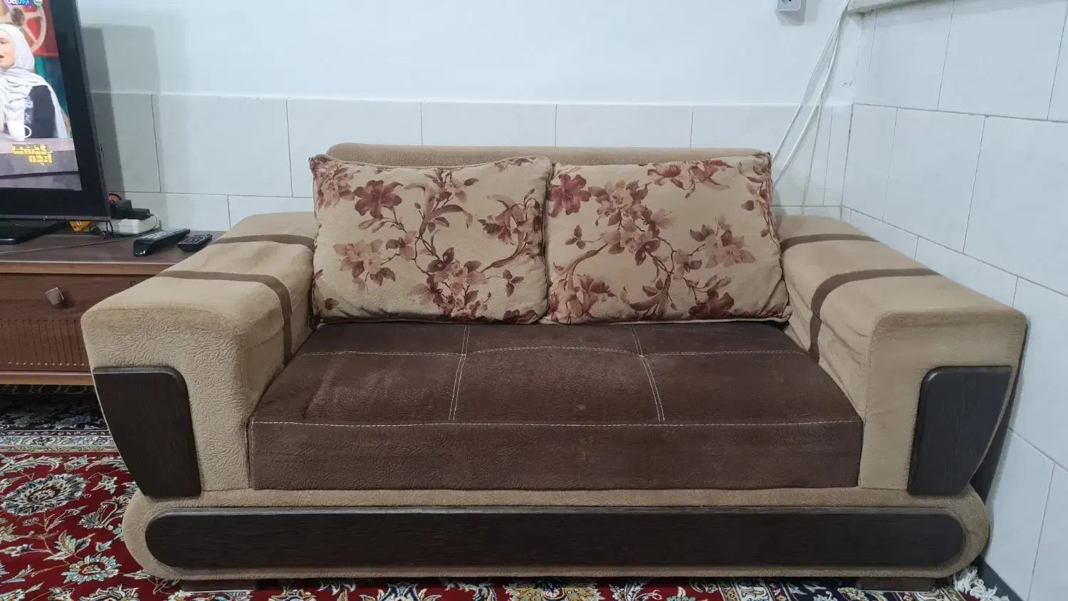 مبلمان ۹ نفره به همراه میز|مبلمان خانگی و میز عسلی|سبزوار, شهدا|دیوار