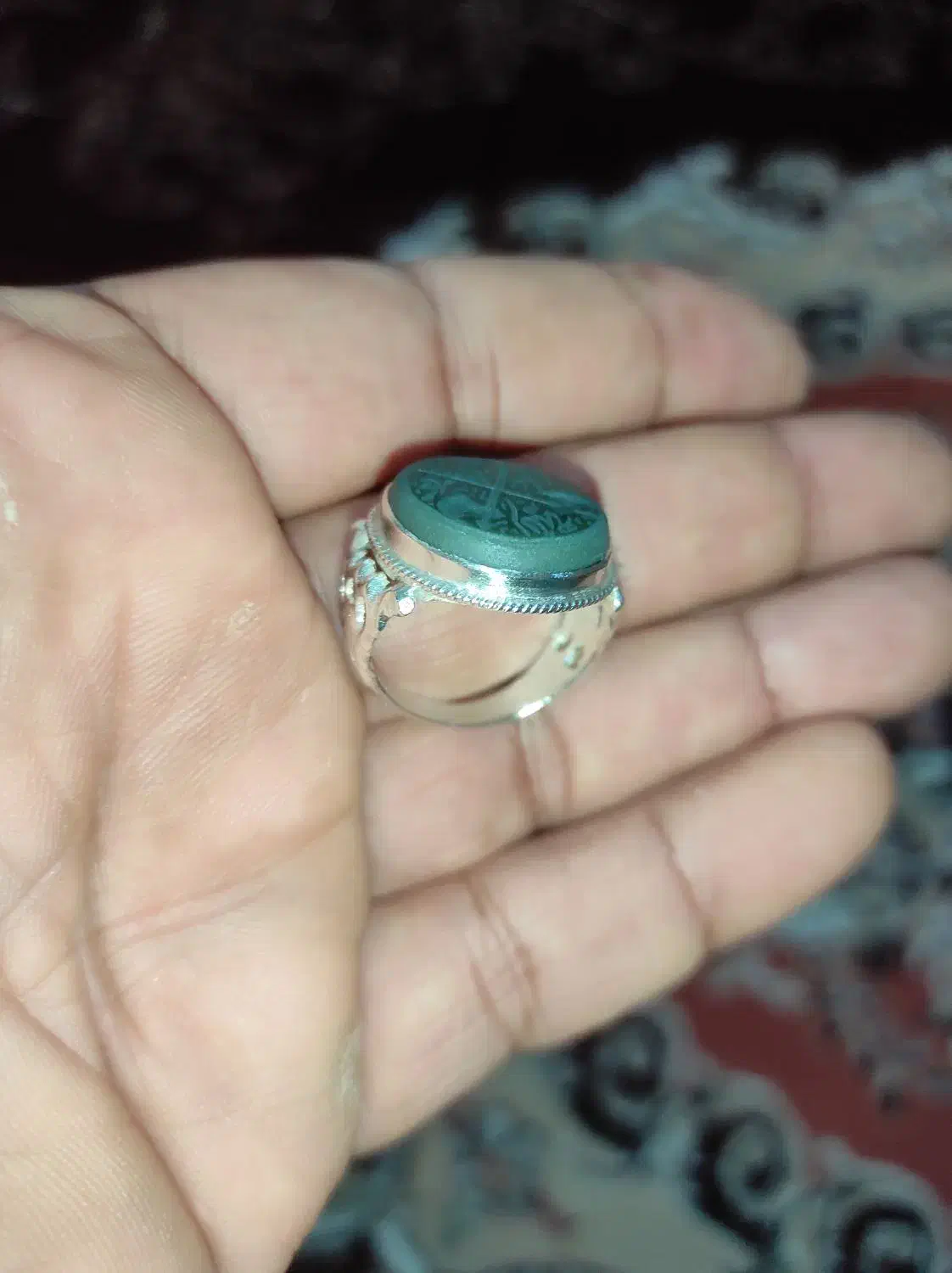 انگشتر یشم یمنی|کلکسیون اشیاء عتیقه|هندیجان, |دیوار