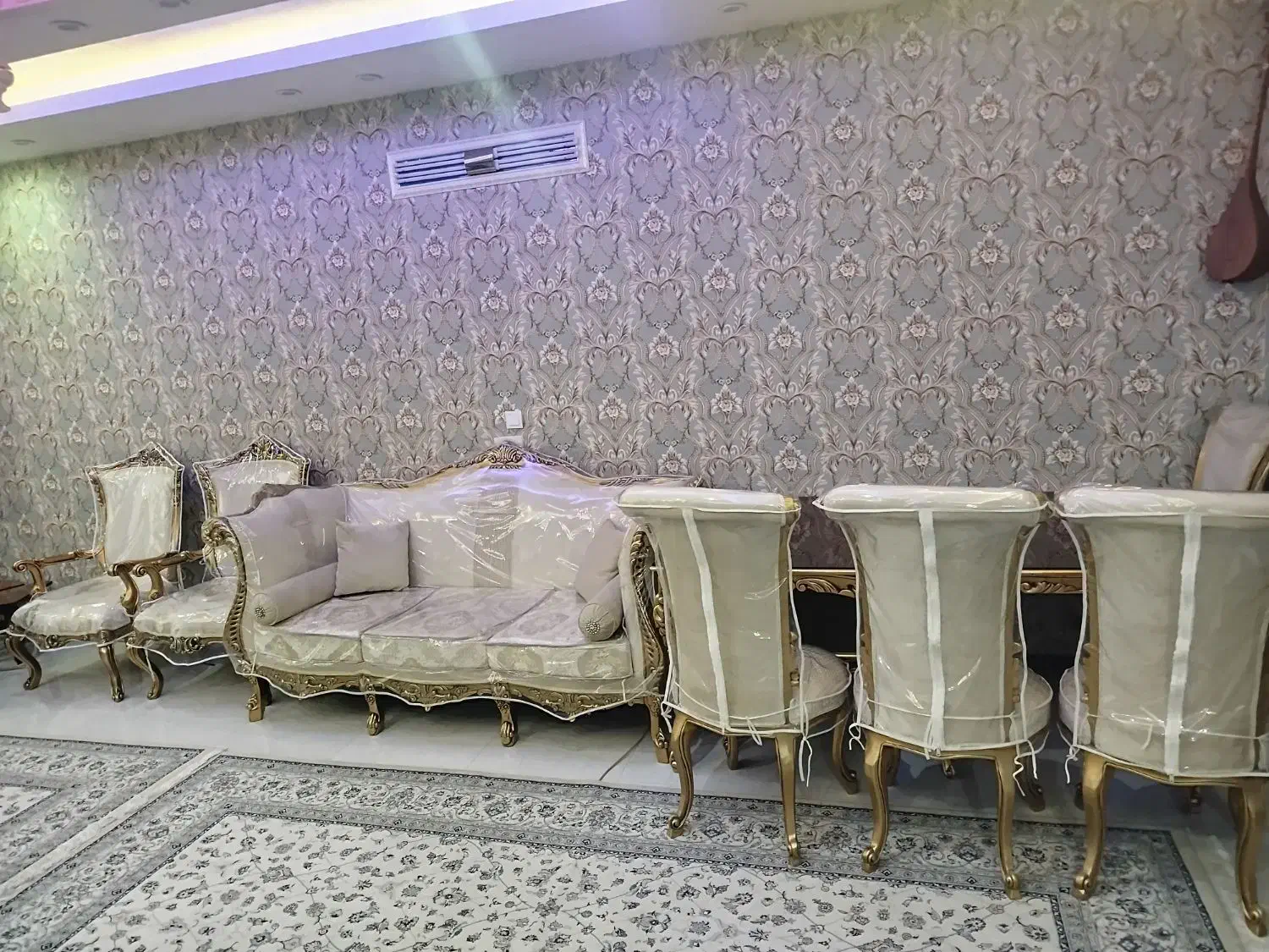 مبل سلطنتی و میز نهار خوری|مبلمان خانگی و میز عسلی|شیروان (خراسان), |دیوار