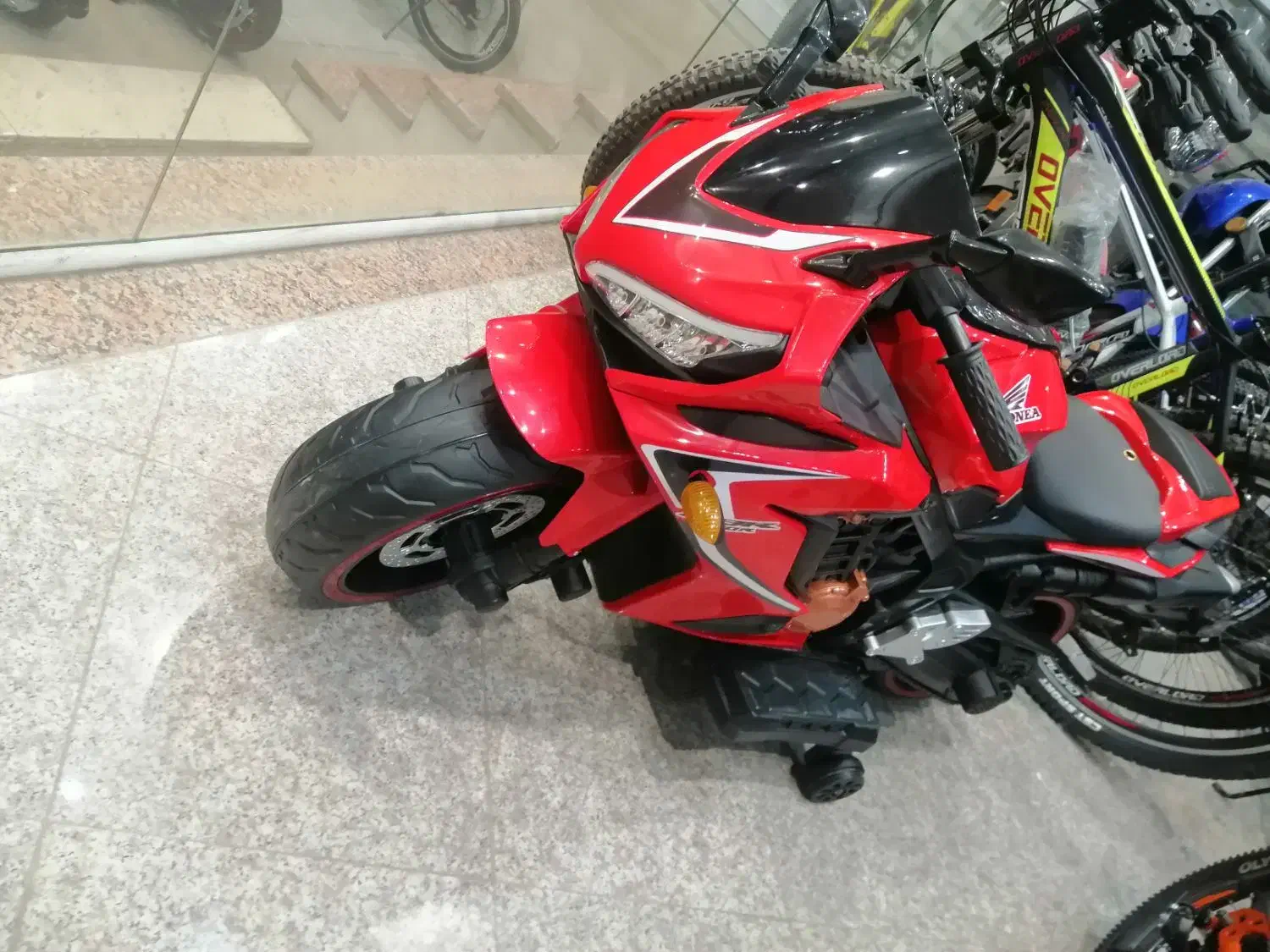 موتور شارژی قرمز|اسباب‌‌بازی|یزد, |دیوار