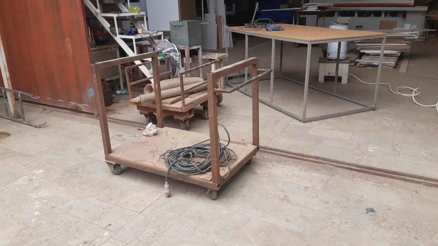 میز کار|ابزارآلات|قم, کوه سفید|دیوار