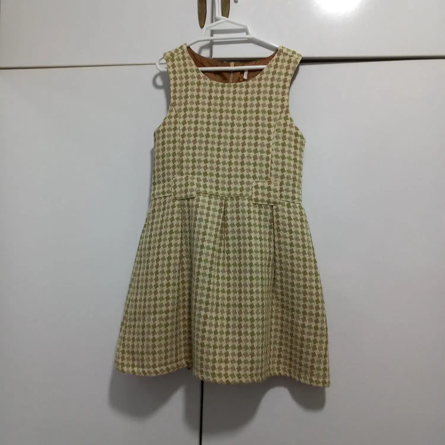 تعدادی لباس دخترونه مناسب ۶سال|کفش و لباس بچه|قزوین, |دیوار