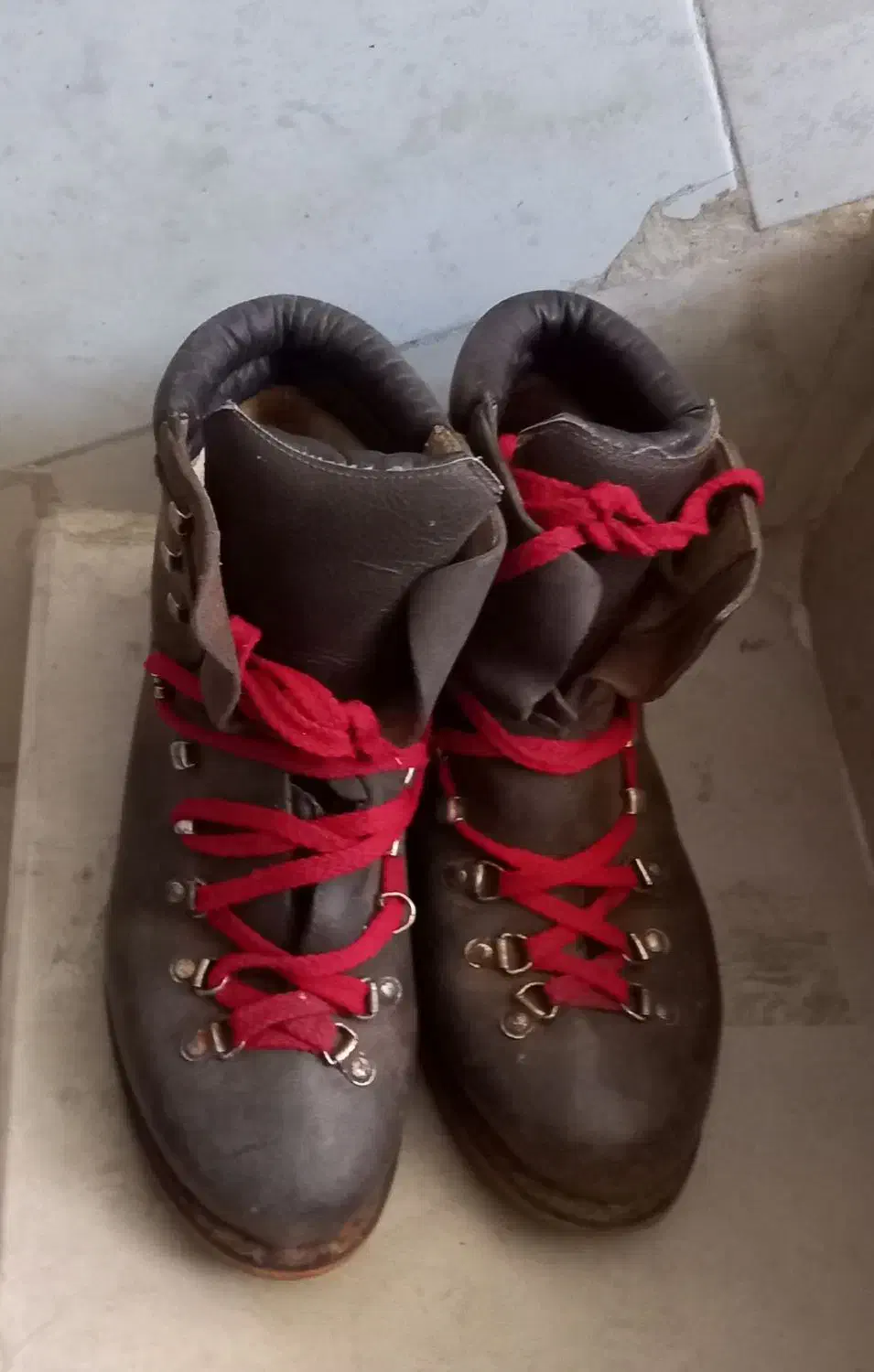 کفش بوت|کیف، کفش، کمربند|اسفراین, |دیوار