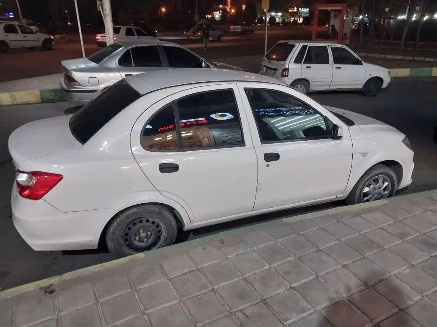 ساینا  s402|خودرو سواری و وانت|کاشان, باهنر|دیوار