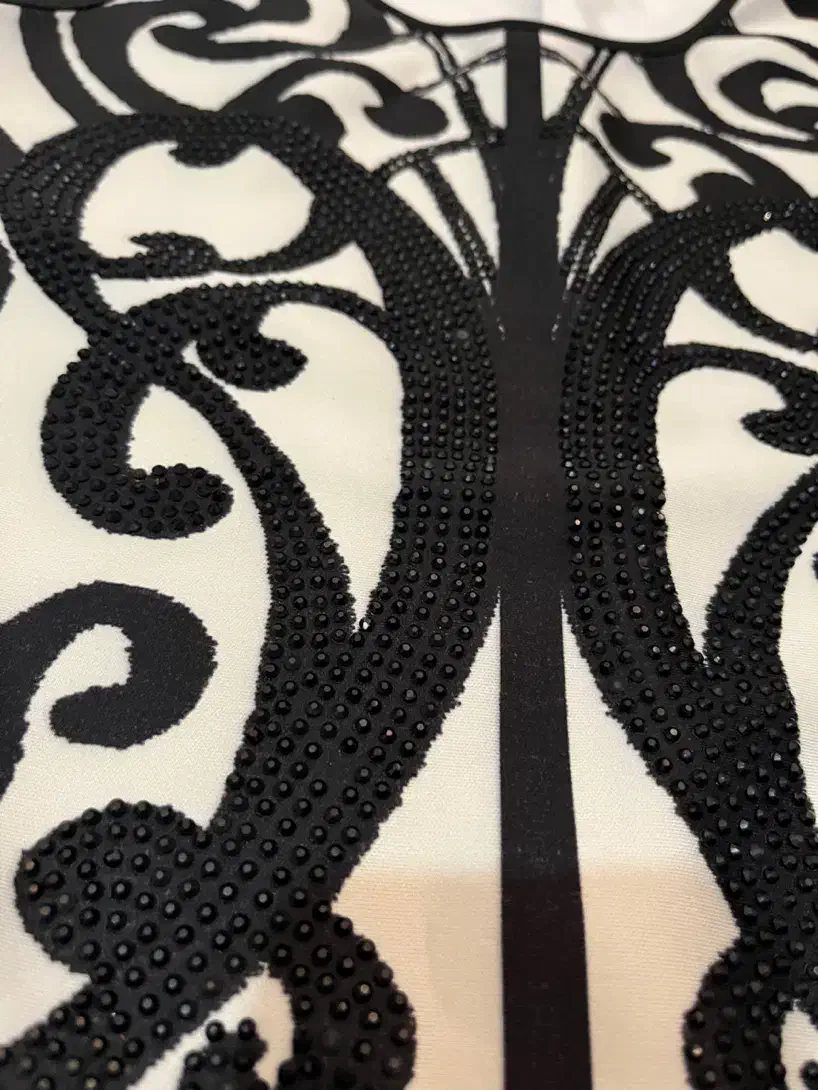 لباس مجلسی|لباس|اصفهان, تخت فولاد|دیوار