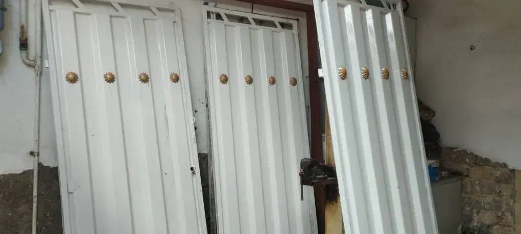 در حیاط|مصالح و تجهیزات ساختمان|آبیک, |دیوار