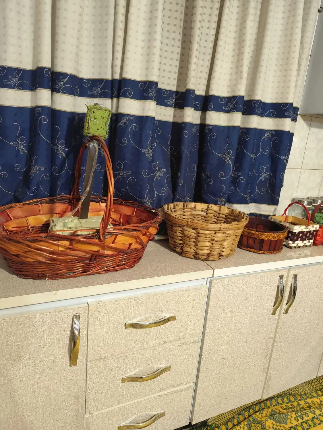 سبد های بزرگ و کوچک حصیری|صنایع دستی و سایر لوازم تزئینی|تهران, شهرک غرب|دیوار