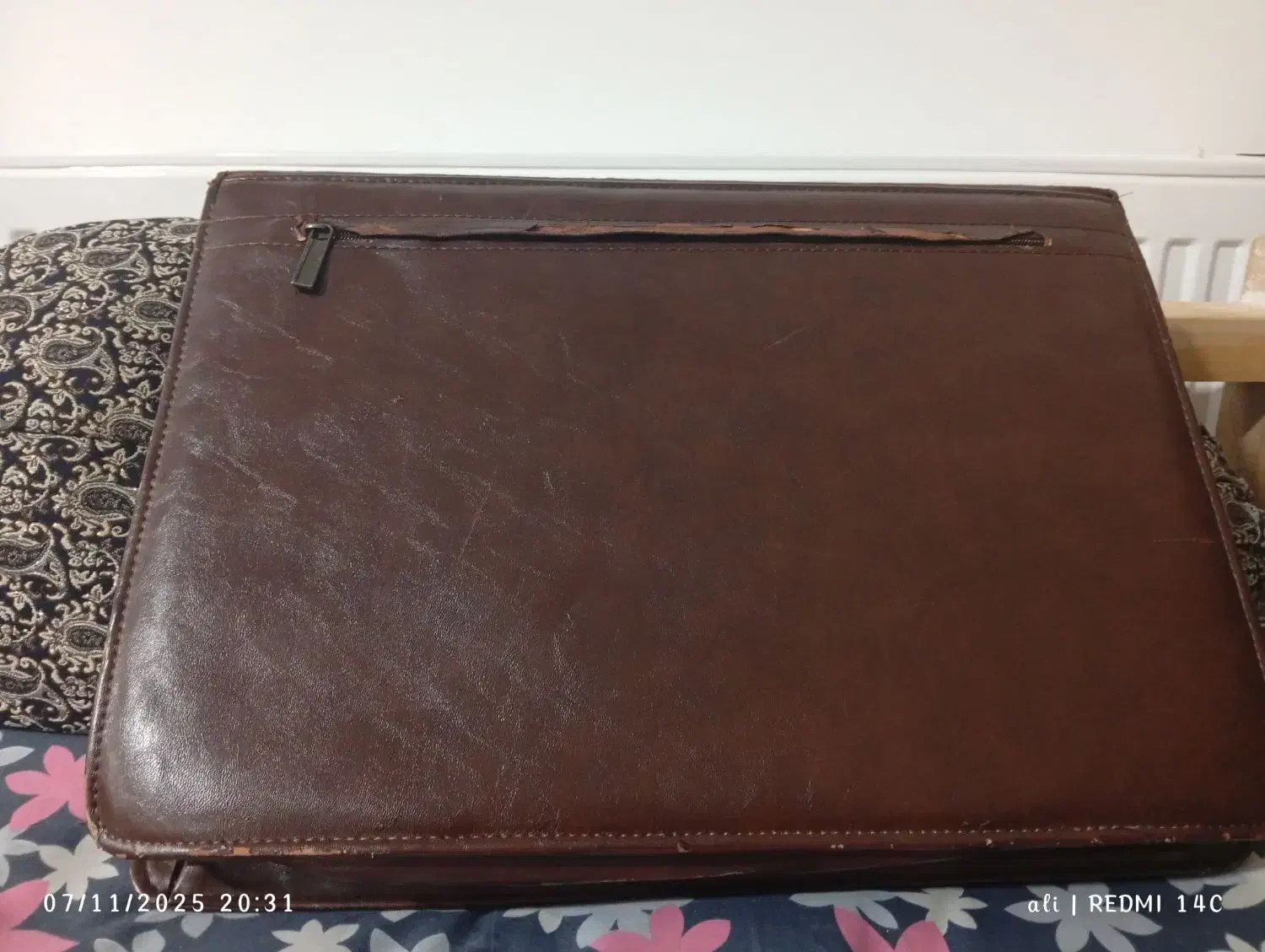 کیف|کیف، کفش، کمربند|کاشان, مصلی|دیوار