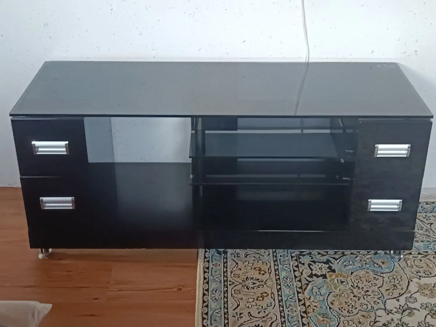 فروش فوری .میز تلویزیون با طرح بهترین ام دی اف|میز تلویزیون|بندر انزلی, سید آسیه|دیوار