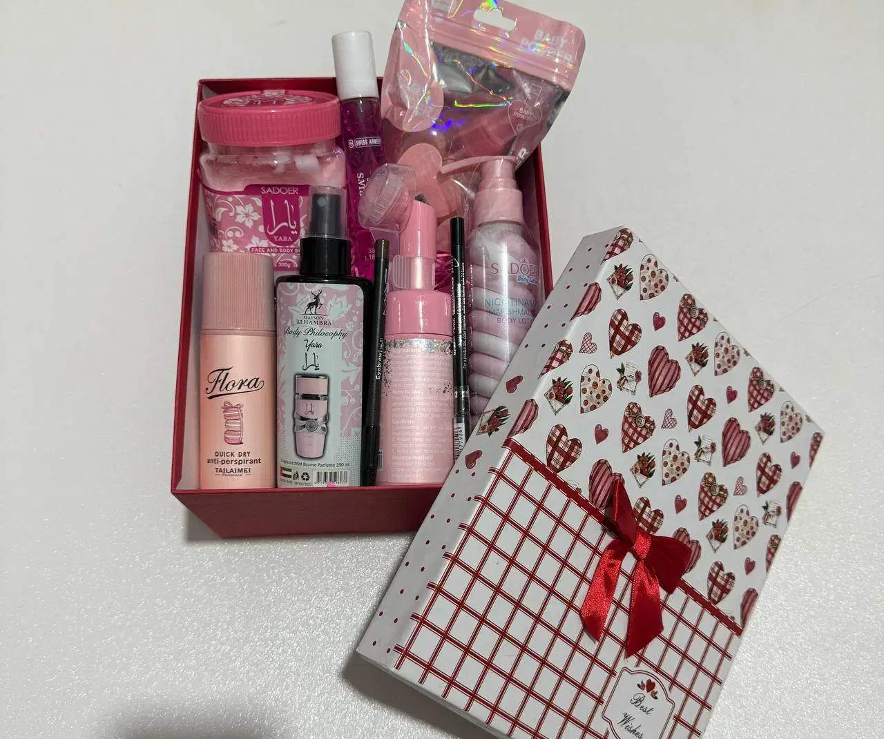 پک های کادویی روز زن و یلدا|لباس|میانه, |دیوار