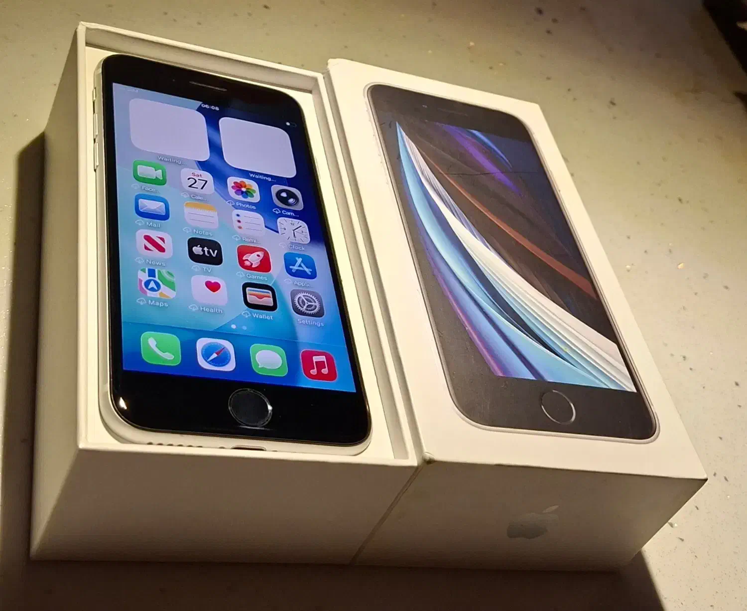 IPhone se 2020 64 LLA|موبایل|اصفهان, سعادت‌آباد|دیوار