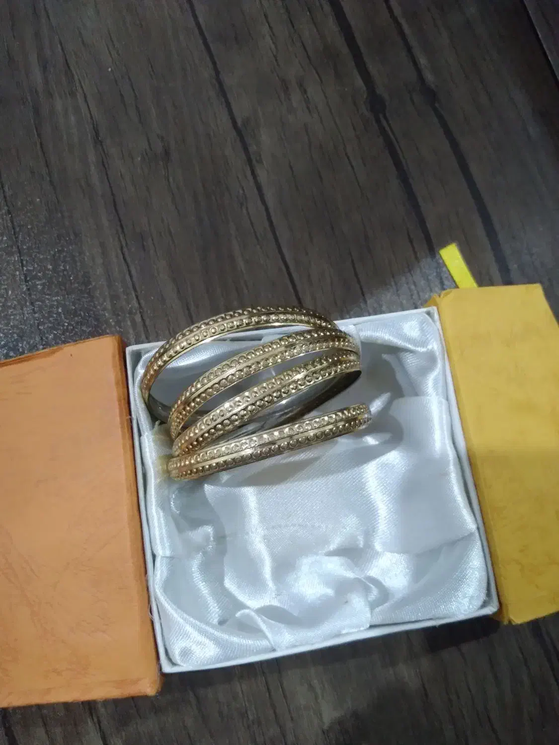 النگو‌‌استیل‌|بدلیجات|رشت, دروازه لاکان|دیوار