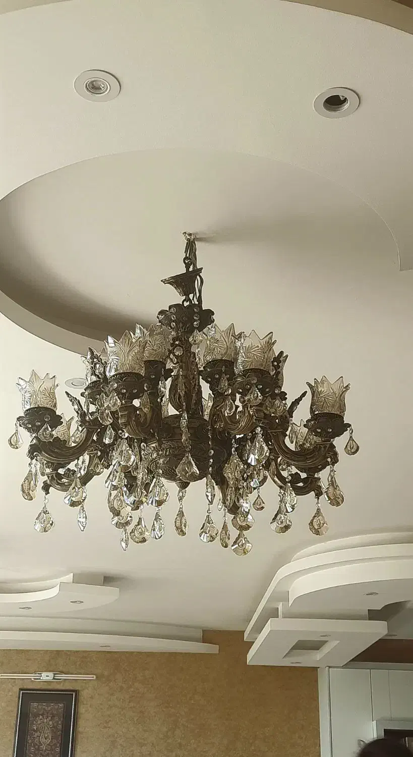 لوستر برنزی یا برنجی بزرگ و زیبا|لوستر و چراغ آویز|اصفهان, ملک‌شهر|دیوار