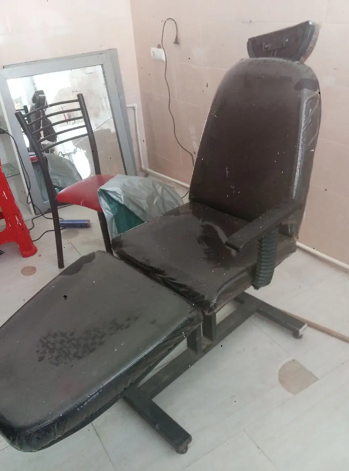 2تا آینه یک دریک ۲تا صندلی اصلاح|آرایشگاه و سالن‌های زیبایی|سرخنکلاته, |دیوار