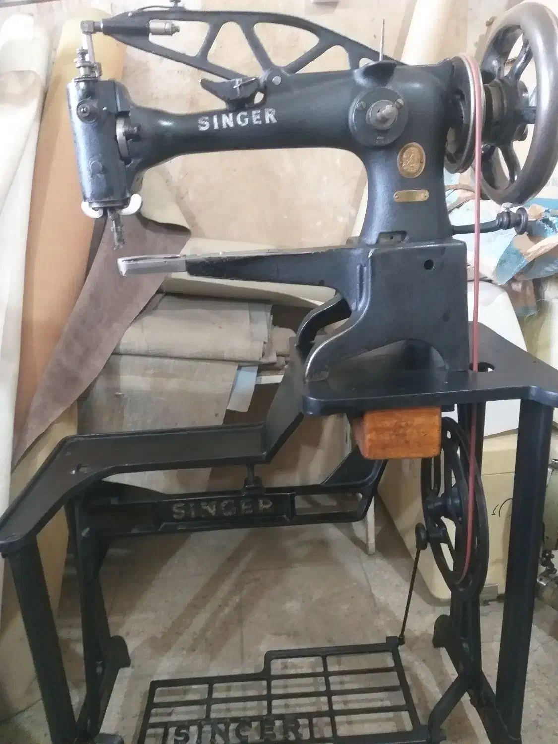 چرخ خیاطی قدیمی|چرخ خیاطی و ریسندگی|یزد, |دیوار