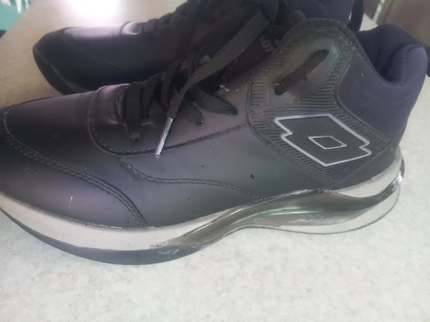 کتانی|کیف، کفش، کمربند|سنگر, |دیوار