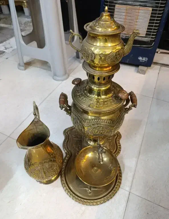 سماور برنجی مرتب و تمیز|سماور، چایساز، قهوهساز|شیروان (خراسان), |دیوار