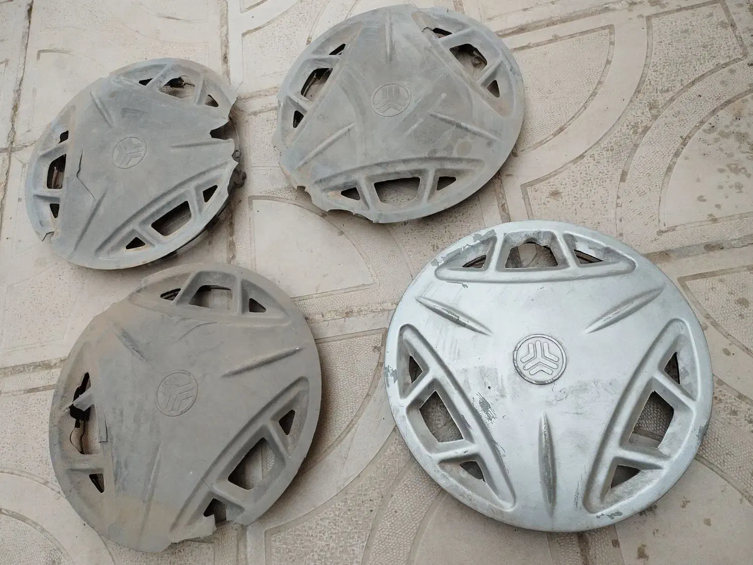 ۴ عدد قالپاق پراید همه با هم ۳۵ هزار تومن|قطعات یدکی و لوازم جانبی|مشهد, تلگرد|دیوار