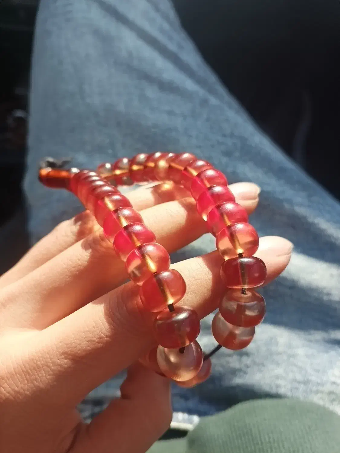 تسبیح سند‌لوس قدیمی|کلکسیون اشیاء عتیقه|رباط‌کریم, رباط‌کریم|دیوار