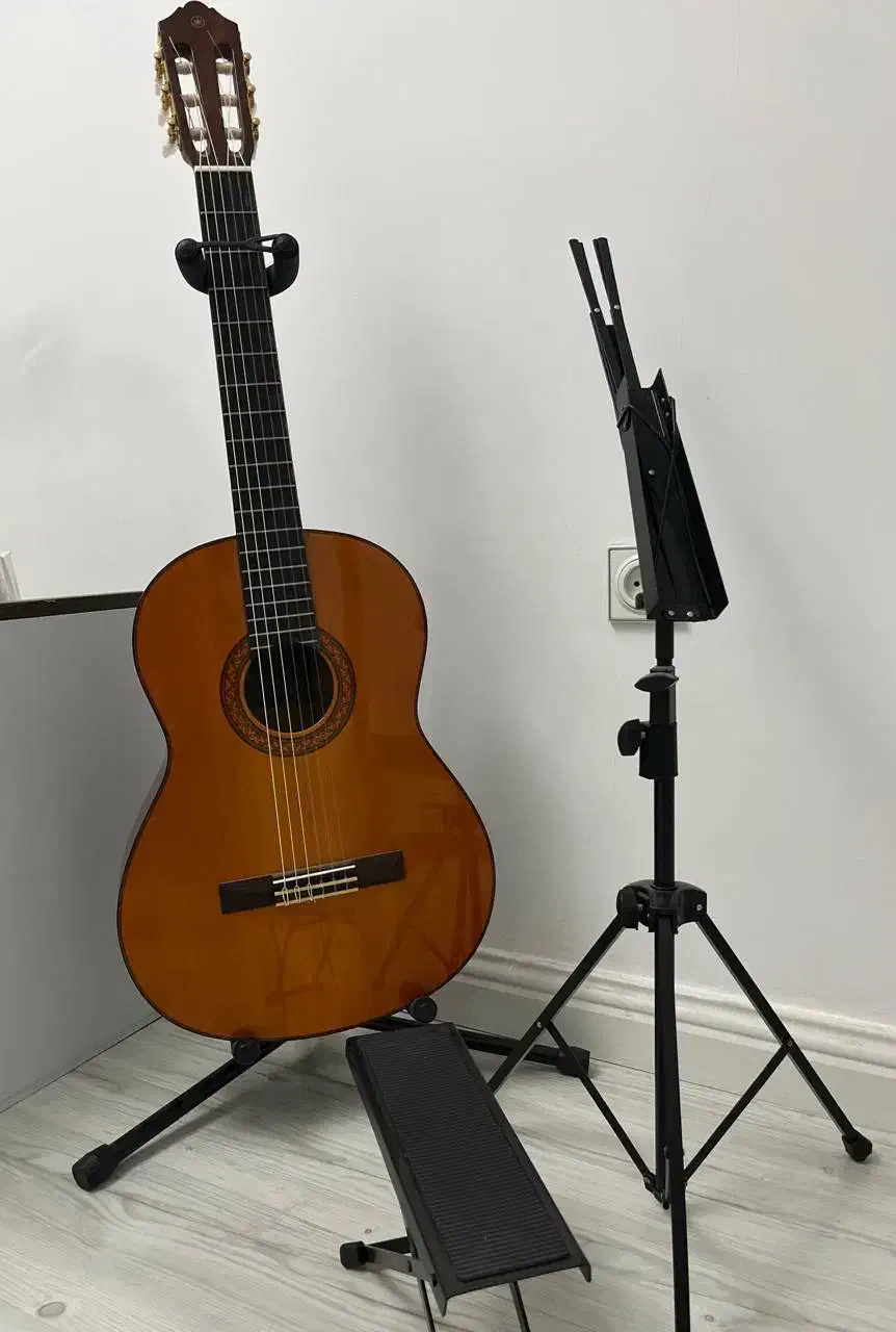 گیتار یاماها c70|گیتار، بیس، امپلیفایر|رشت, گلسار|دیوار