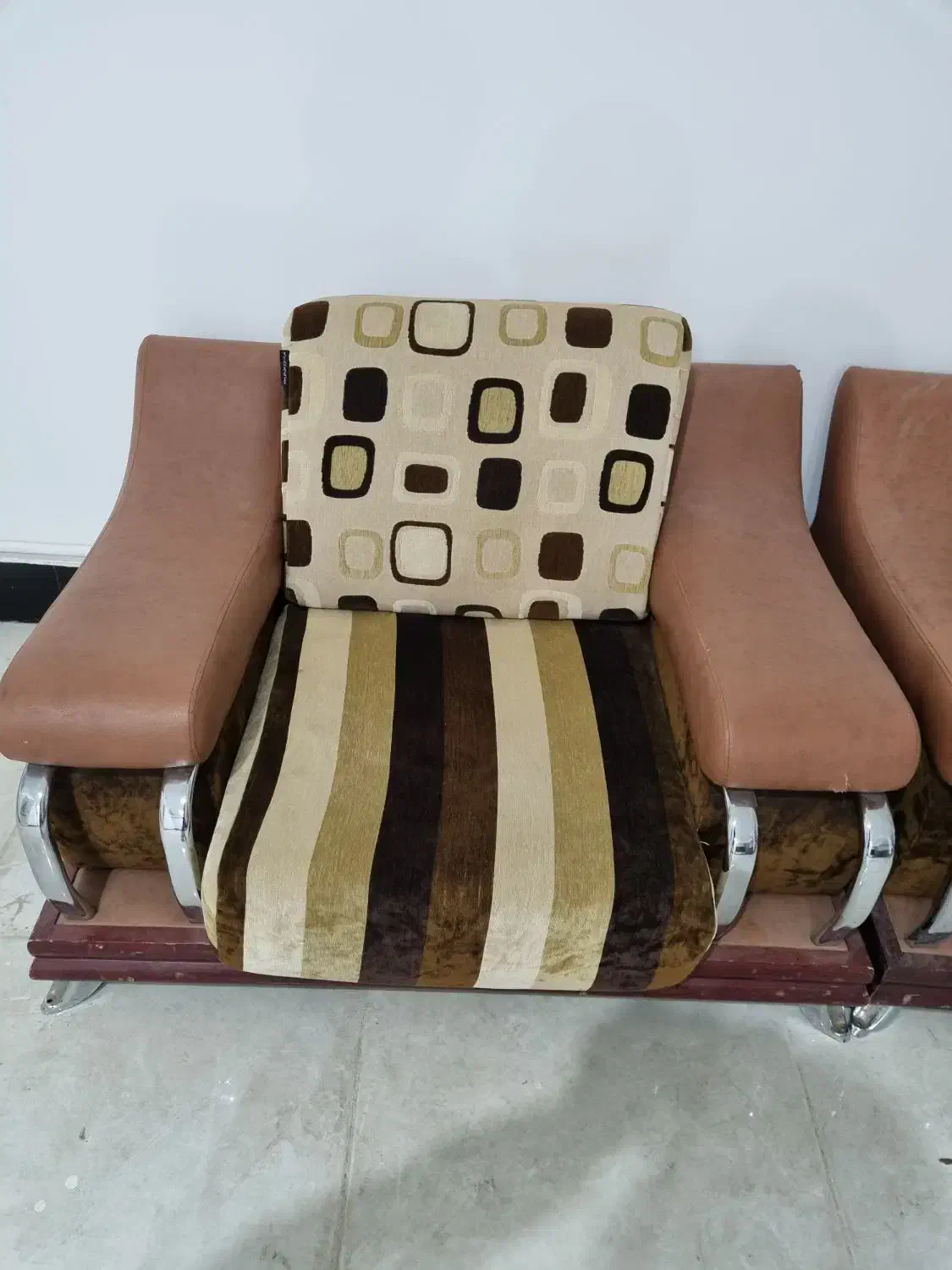 مبل ۴نفره|مبلمان خانگی و میز عسلی|بهبهان, |دیوار