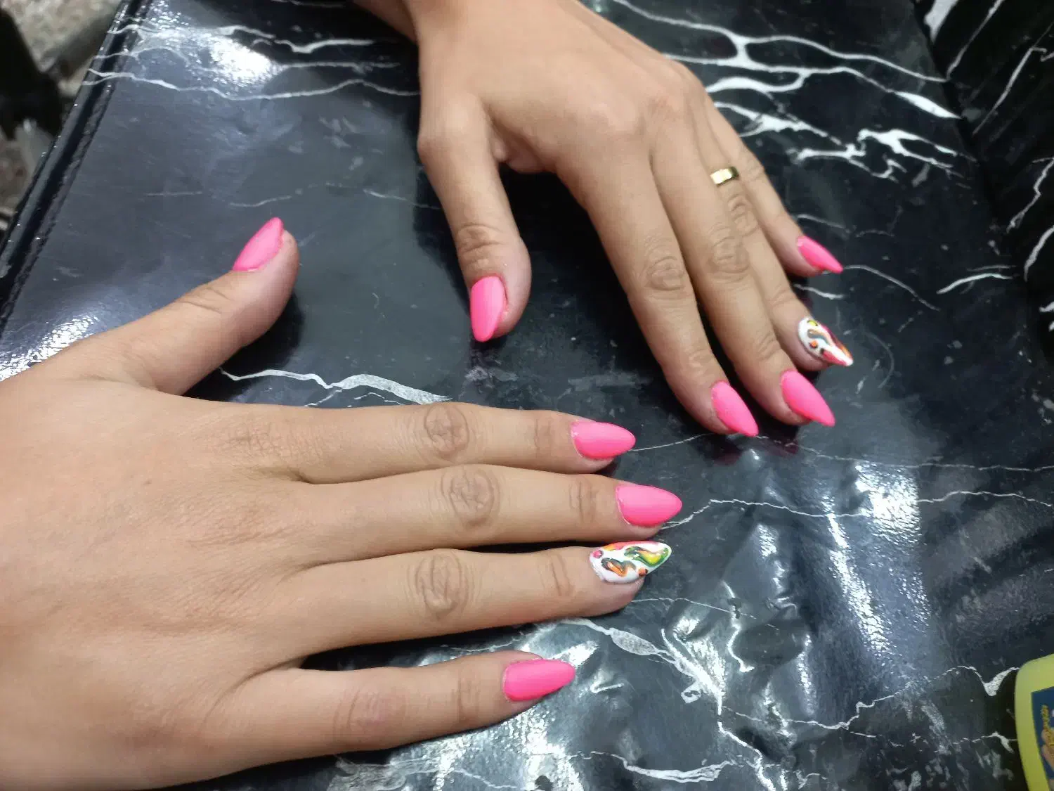 کاشت ناخن|خدمات آرایشگری و زیبایی|رشت, ولکس|دیوار