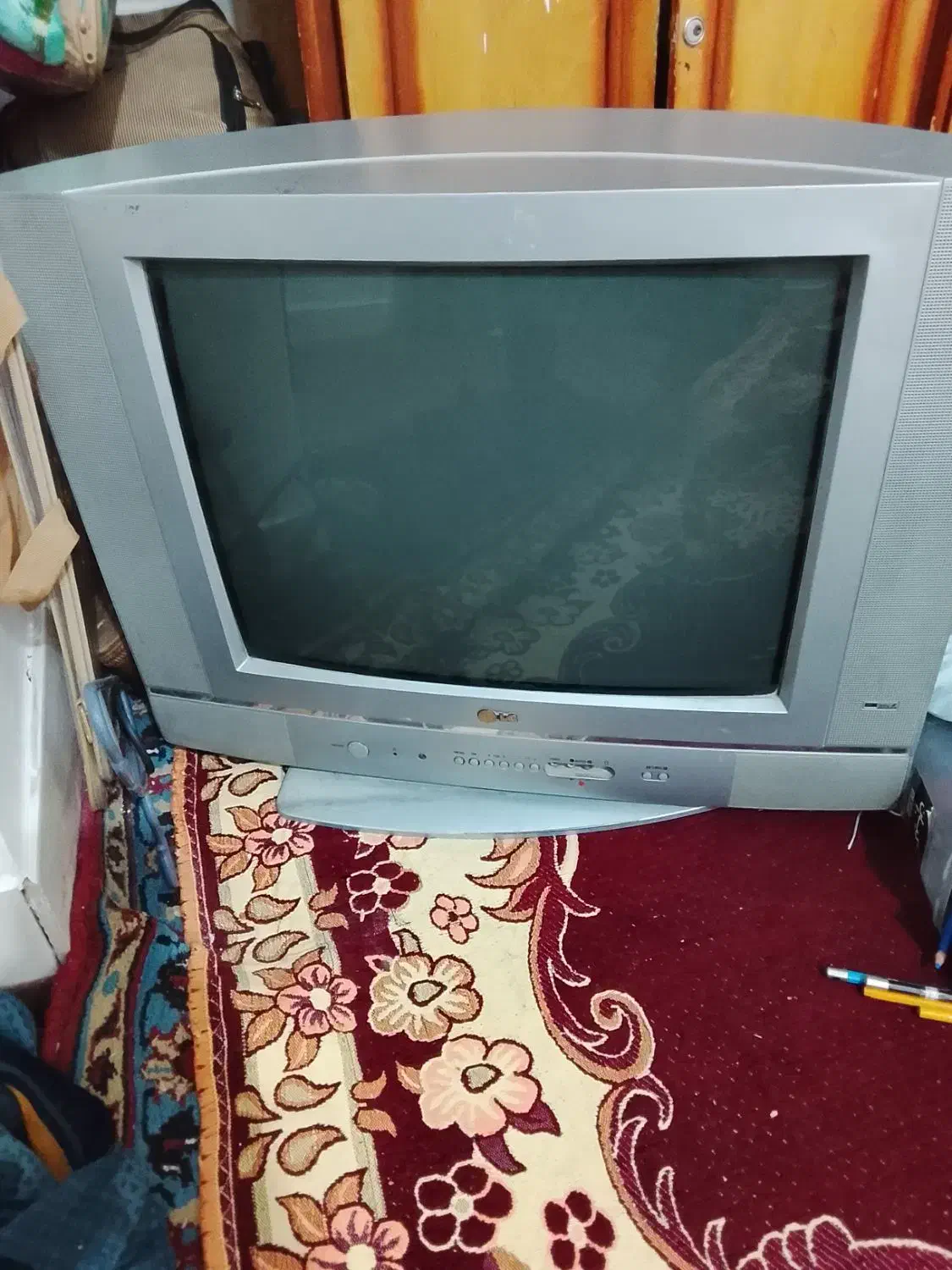 تلویزیون|تلویزیون و پروژکتور|اسیر, |دیوار