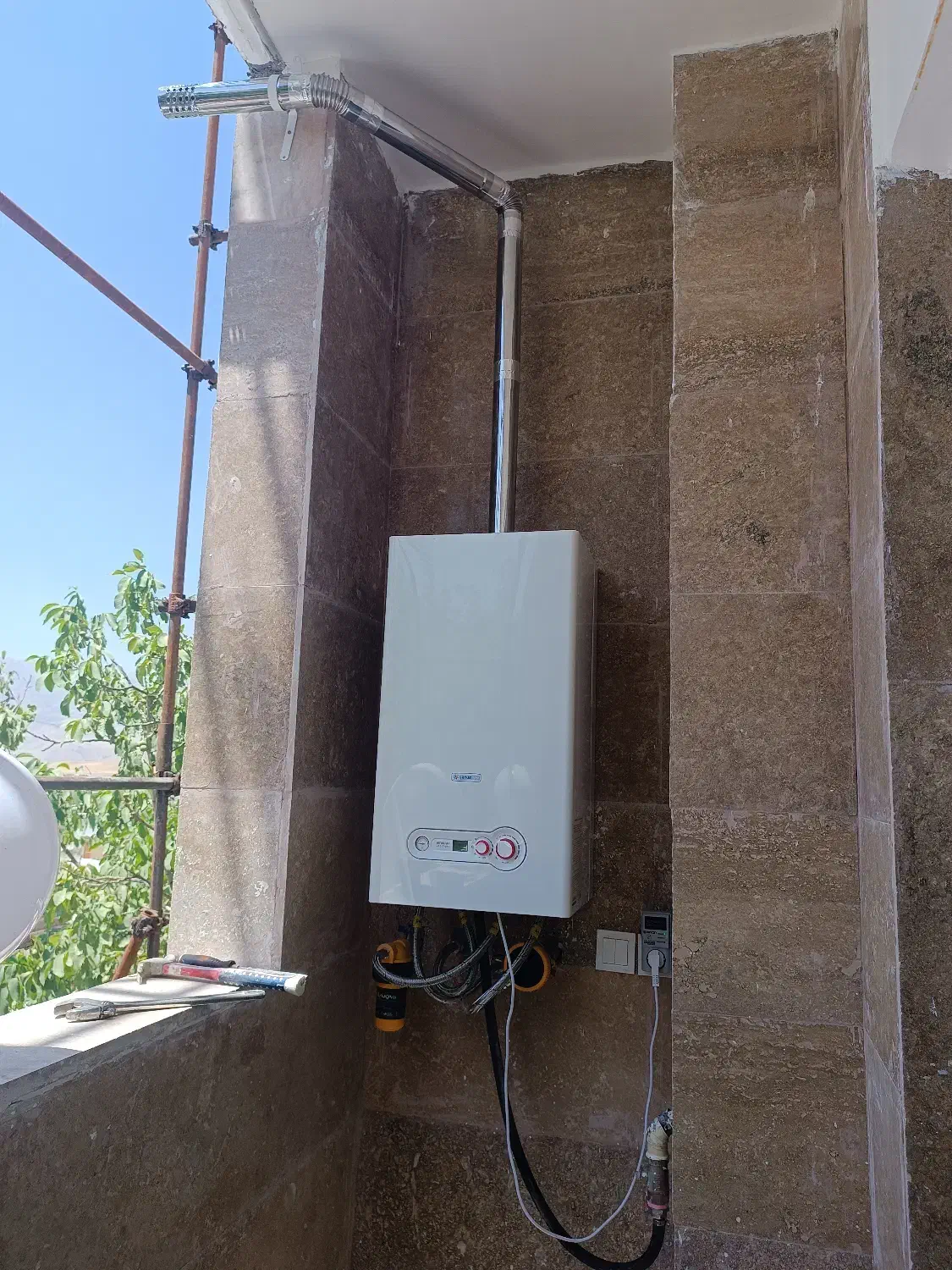 شوفاژ دیواری و رادیاتور|آبگرمکن، پکیج، شوفاژ|فارسان, |دیوار